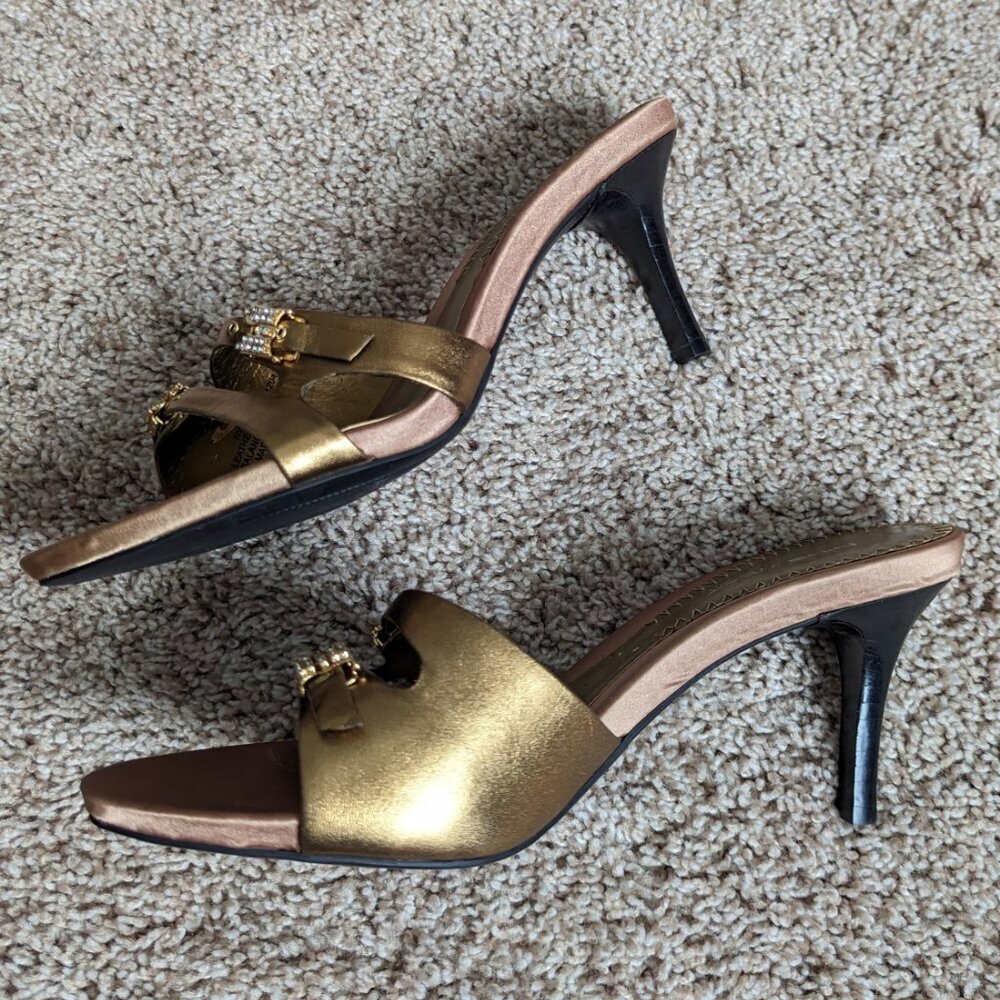 Vintage Nine West Mussa Heels Womens 8 Gold Metallic Leather Rhinestone Buckle